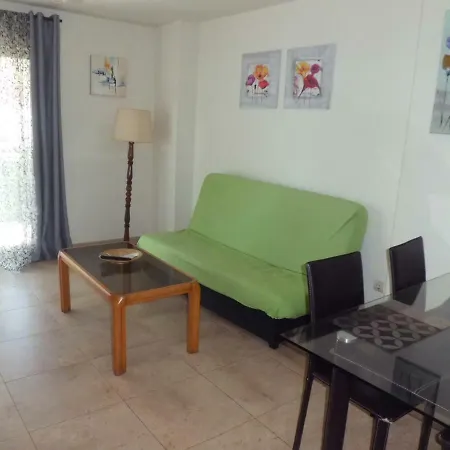 Aparment Close To The Beach 아파트